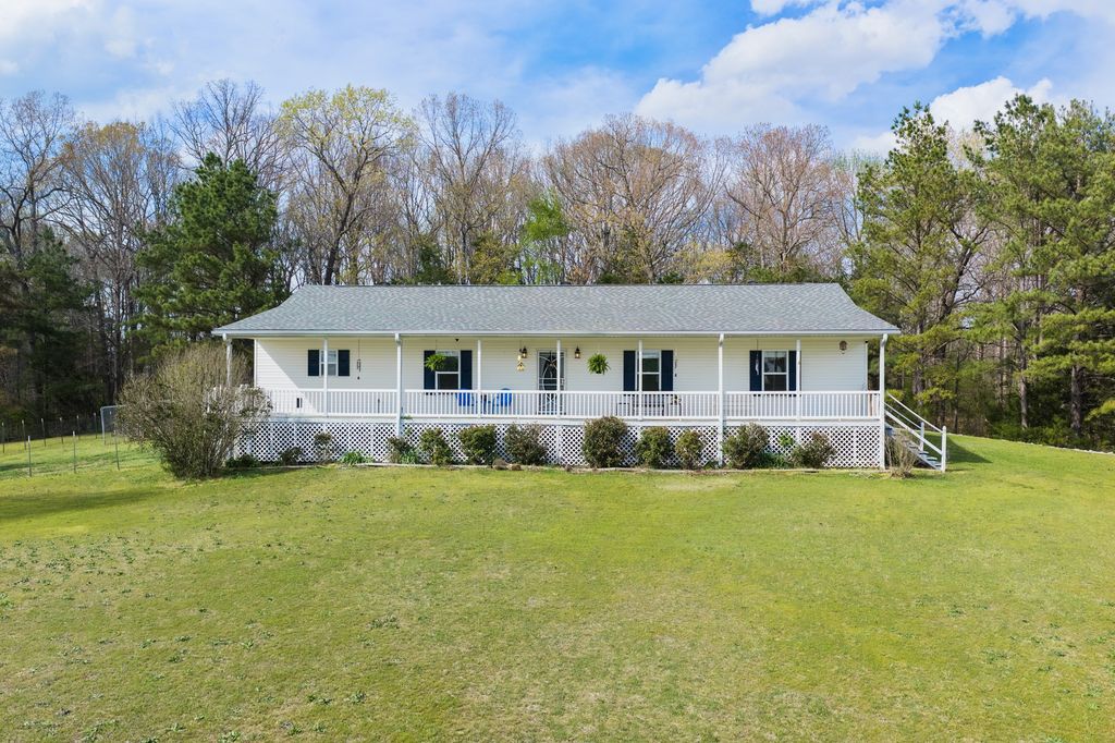 55 Sunshine Cv, Scotts Hill, TN 38374