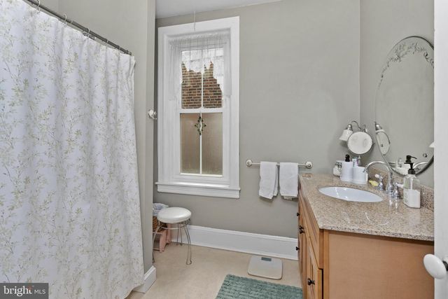 340 E UNION ST, Burlington, NJ 08016
