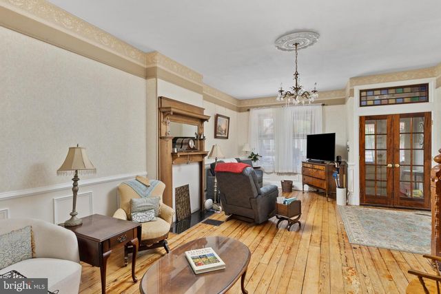 340 E UNION ST, Burlington, NJ 08016
