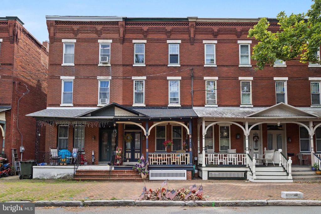 340 E UNION ST, Burlington, NJ 08016
