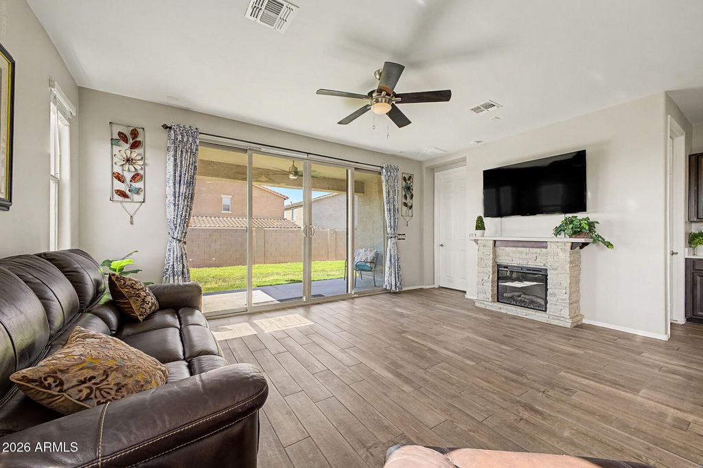Image 5 of property listing at 11901 E Ryscott Circle, Vail, AZ 85641