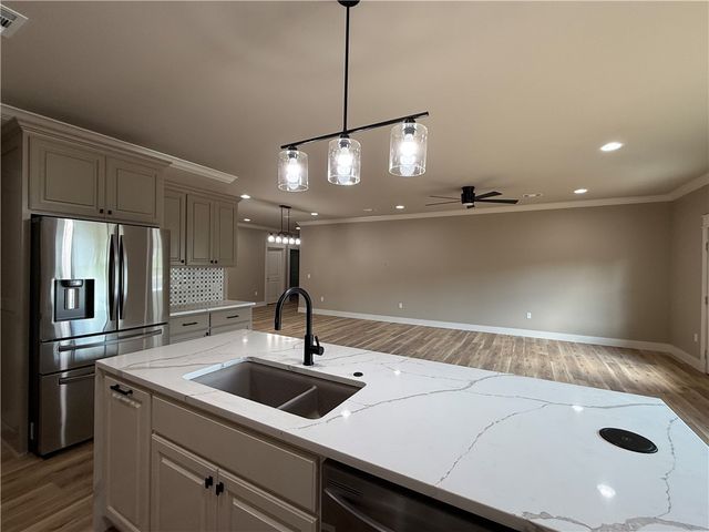 137 Harbor Circle, Russellville, AR 72802