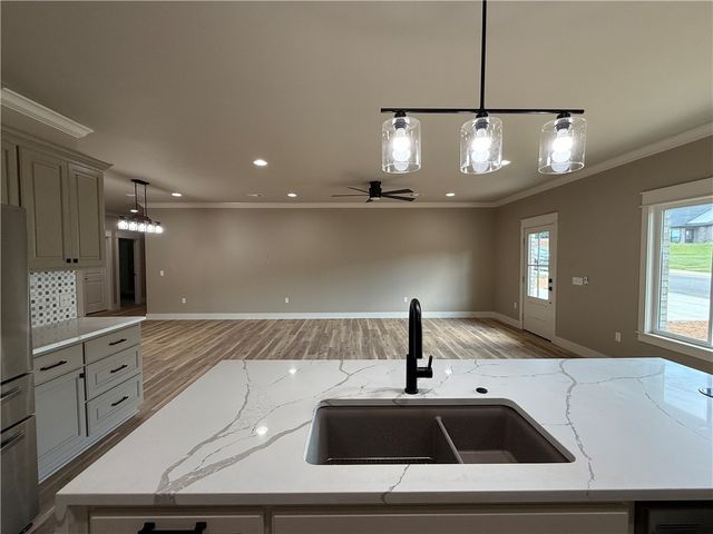 137 Harbor Circle, Russellville, AR 72802