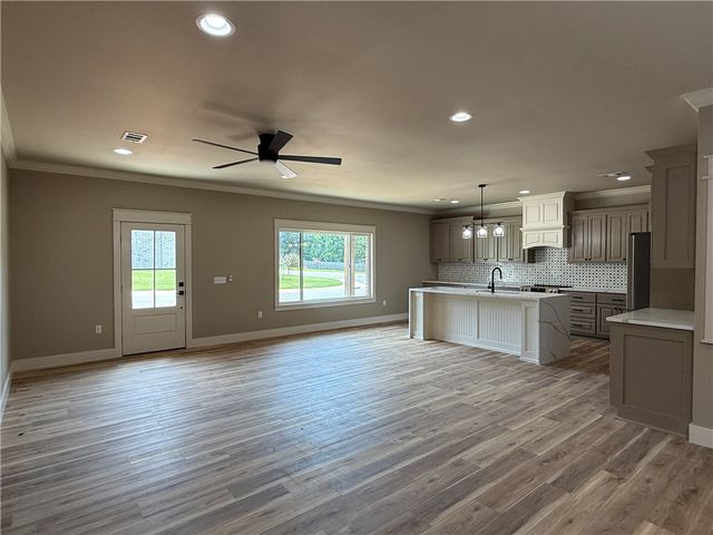 137 Harbor Circle, Russellville, AR 72802