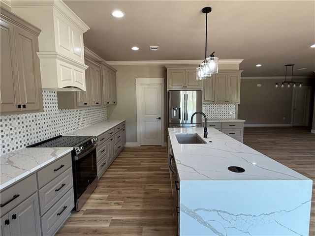 137 Harbor Circle, Russellville, AR 72802