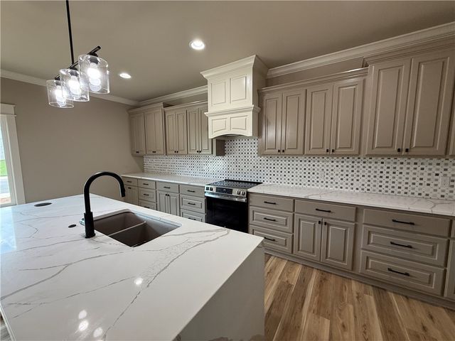 137 Harbor Circle, Russellville, AR 72802