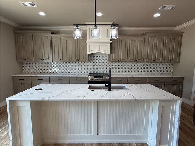 137 Harbor Circle, Russellville, AR 72802