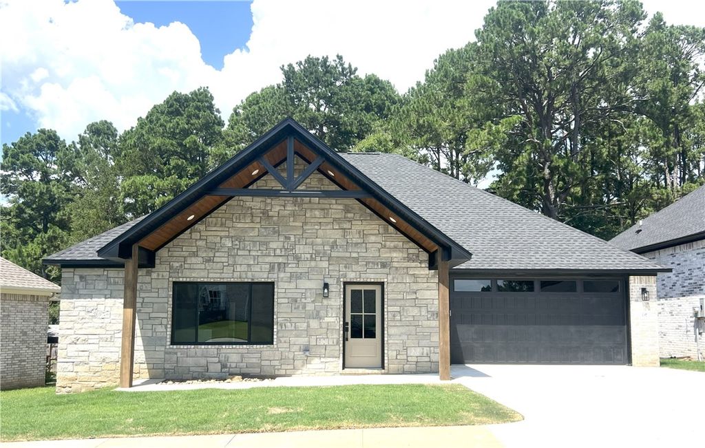 137 Harbor Circle, Russellville, AR 72802