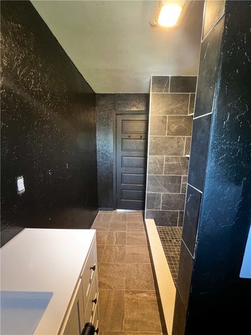 409 Vine St, Munhall, PA 15120