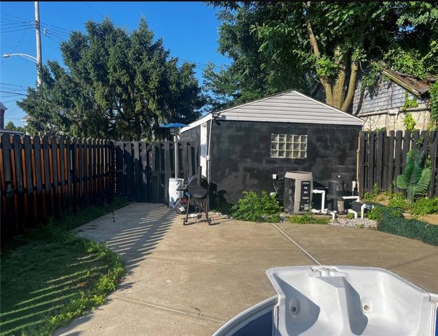 409 Vine St, Munhall, PA 15120