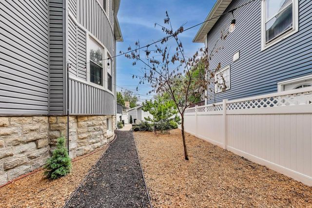 3239 Wesley Avenue, Berwyn, IL 60402