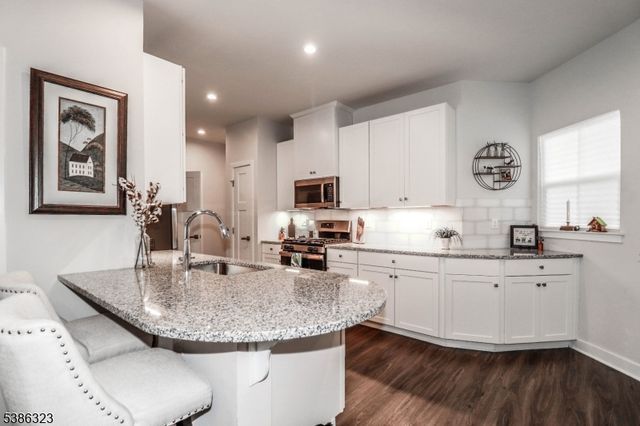 10 Sparrowhawk St, Washington Twp., NJ 07882