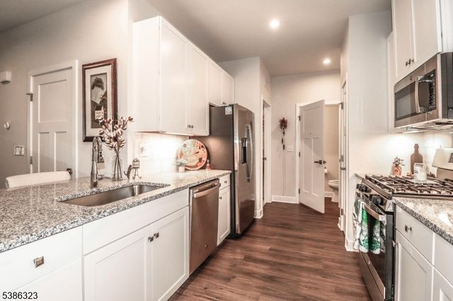 10 Sparrowhawk St, Washington Twp., NJ 07882