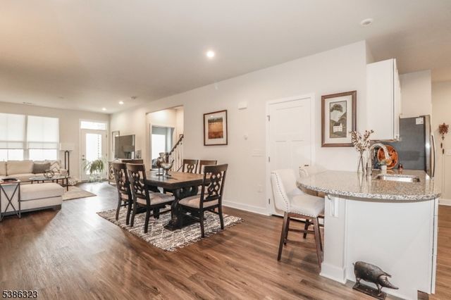 10 Sparrowhawk St, Washington Twp., NJ 07882