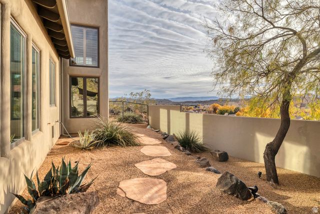 996 HOMESTEAD CIR, St. George, UT 84770