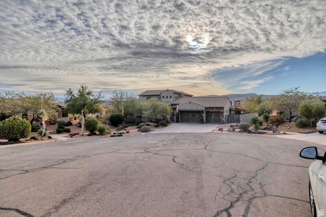 996 HOMESTEAD CIR, St. George, UT 84770