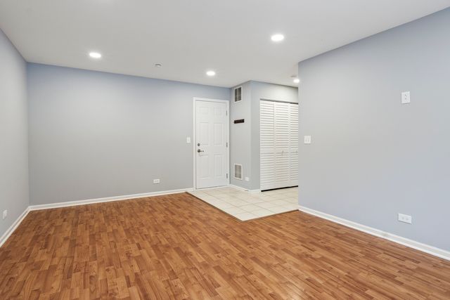 484 Prestwick Lane, Wheeling, IL 60090