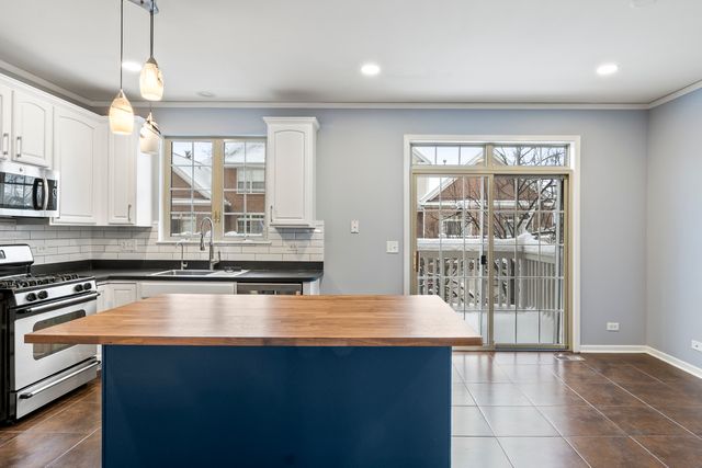 484 Prestwick Lane, Wheeling, IL 60090