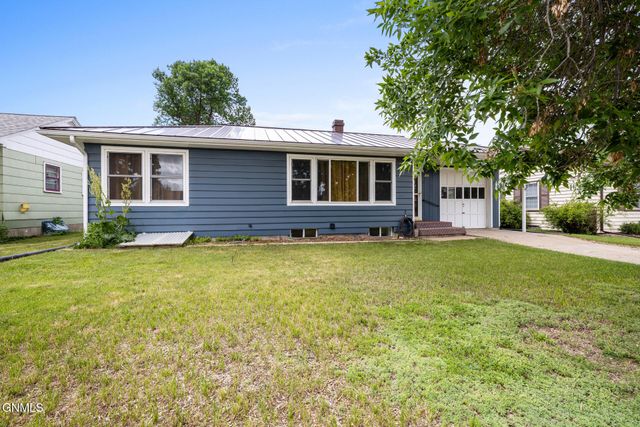 213 7th Street NE, Watford City, ND 58854 property photo