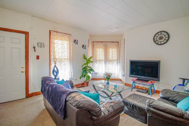 2460 Indiana Avenue, Lansing, IL 60438