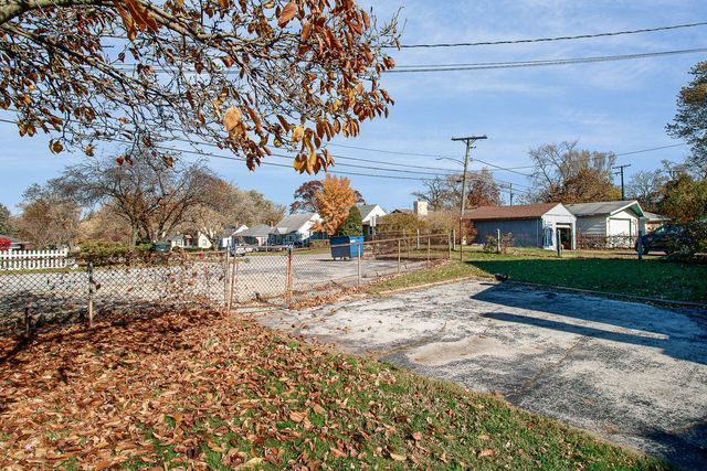 2460 Indiana Avenue, Lansing, IL 60438