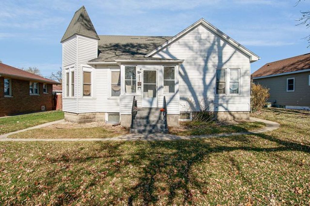 2460 Indiana Avenue, Lansing, IL 60438