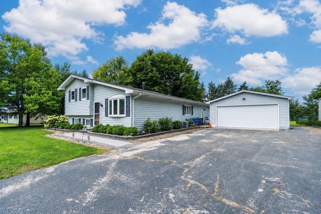 135 Prairie STREET, Sharon, WI 53585