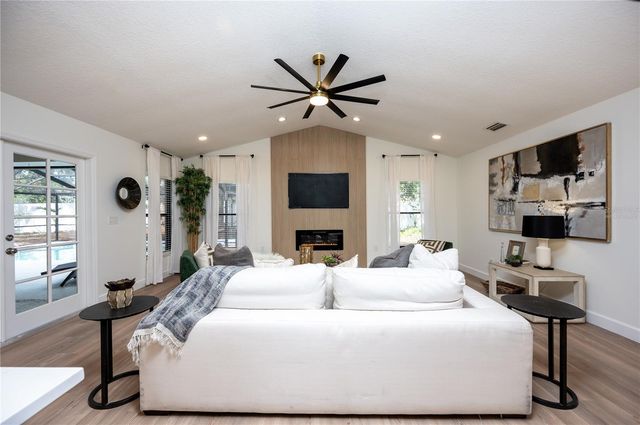 14817 FARNHAM WAY, Tampa, FL 33624