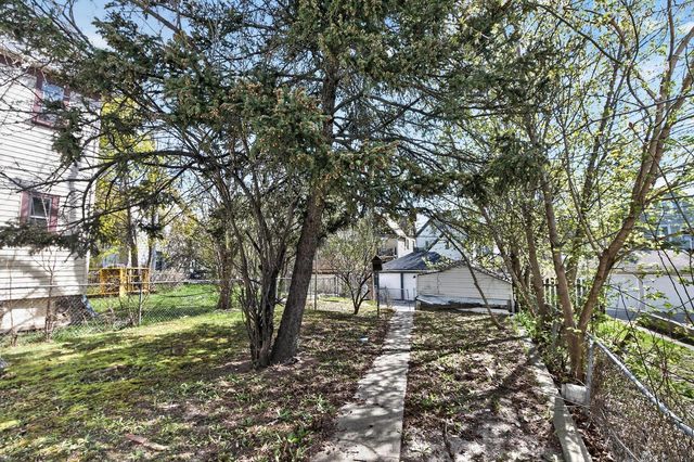 2362 N Holton STREET, Milwaukee, WI 53212