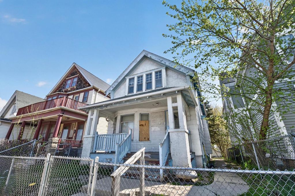 2362 N Holton STREET, Milwaukee, WI 53212