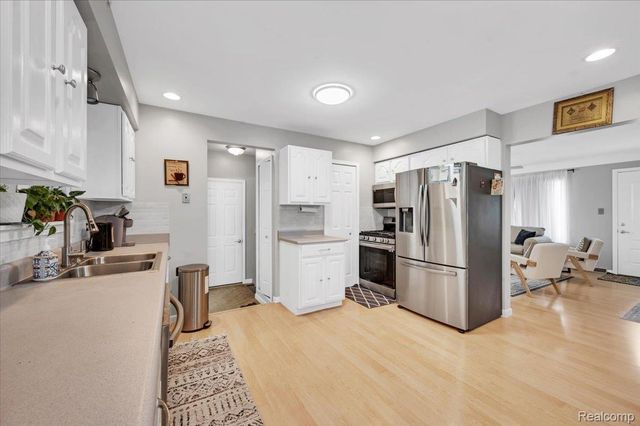 2141 Willot Road, Auburn Hills, MI 48326