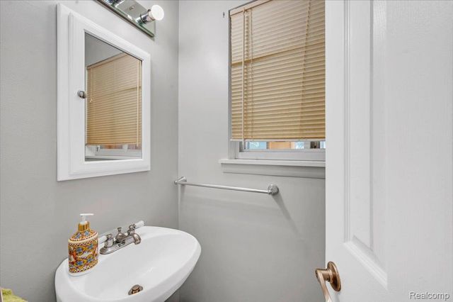 2141 Willot Road, Auburn Hills, MI 48326
