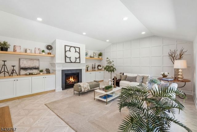 12 Rever Dr, Florham Park Boro, NJ 07932