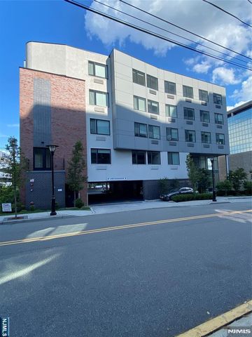 2150 N Central Road 605, Fort Lee, NJ 07024