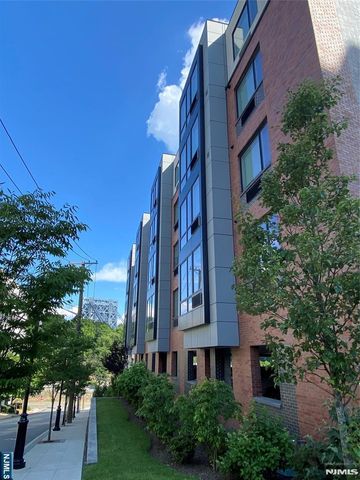 2150 N Central Road 605, Fort Lee, NJ 07024