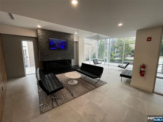 2150 N Central Road 605, Fort Lee, NJ 07024