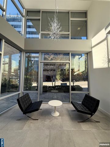 2150 N Central Road 605, Fort Lee, NJ 07024