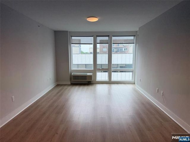 2150 N Central Road 605, Fort Lee, NJ 07024