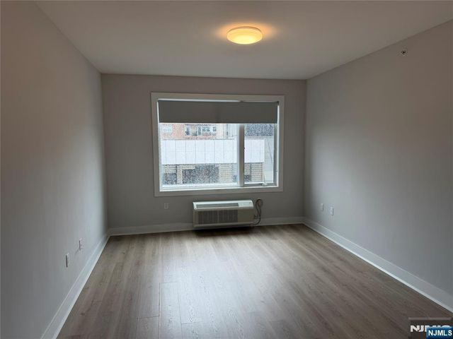 2150 N Central Road 605, Fort Lee, NJ 07024