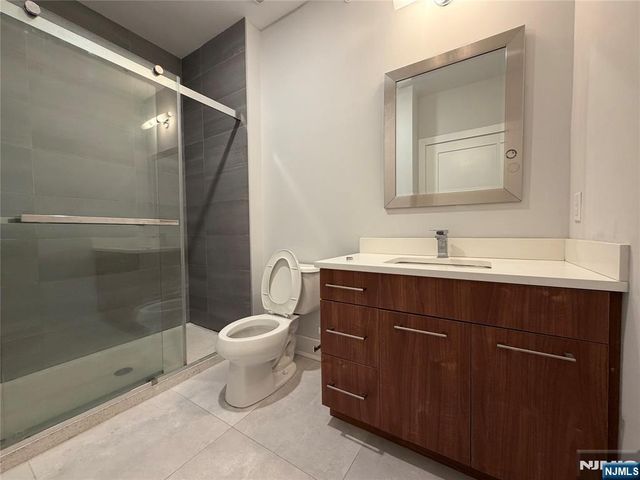 2150 N Central Road 605, Fort Lee, NJ 07024