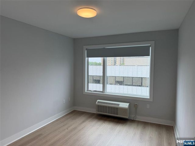 2150 N Central Road 605, Fort Lee, NJ 07024