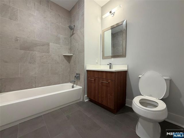 2150 N Central Road 605, Fort Lee, NJ 07024