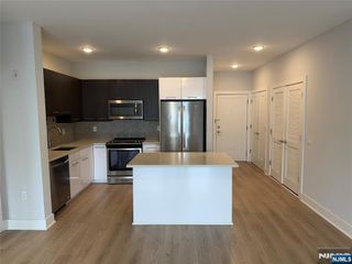 2150 N Central Road 605, Fort Lee, NJ 07024