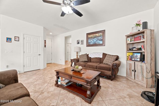 6723 W Fishermans Drive, Tucson, AZ 85757
