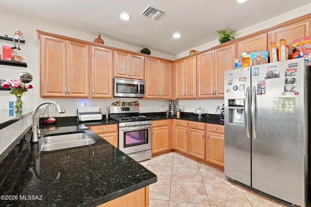 6723 W Fishermans Drive, Tucson, AZ 85757