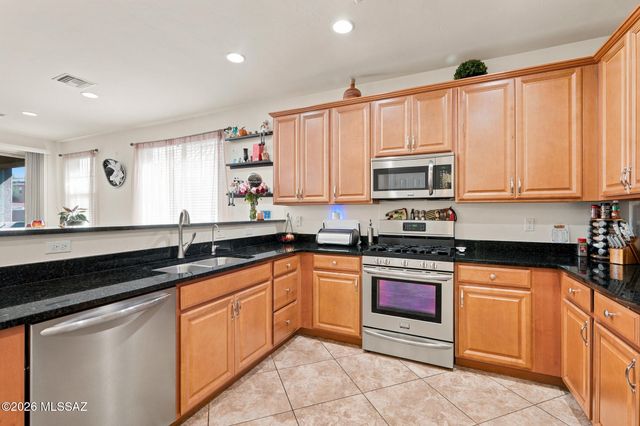 6723 W Fishermans Drive, Tucson, AZ 85757