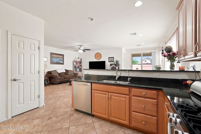 6723 W Fishermans Drive, Tucson, AZ 85757
