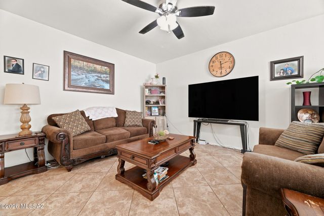 6723 W Fishermans Drive, Tucson, AZ 85757