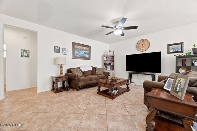 6723 W Fishermans Drive, Tucson, AZ 85757