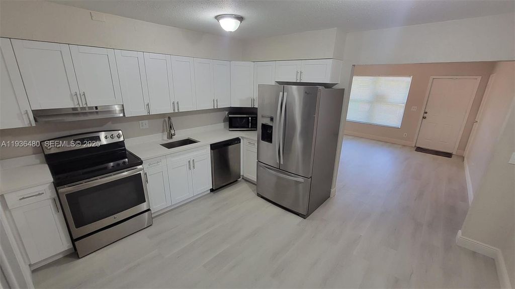 5880 NW 19th St A, Sunrise, FL 33313